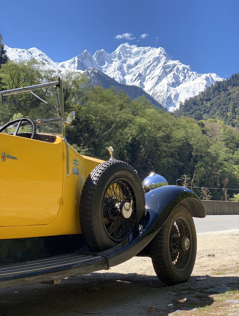 Rally_Round's tweet photo. Happy Friday! Hoping there are blue skies wherever you are in the world 🌎 ☀️ #StayHome #staysafe #FridayVibes #WhenWeTravelAgain https://t.co/7VQR6cWK2z
