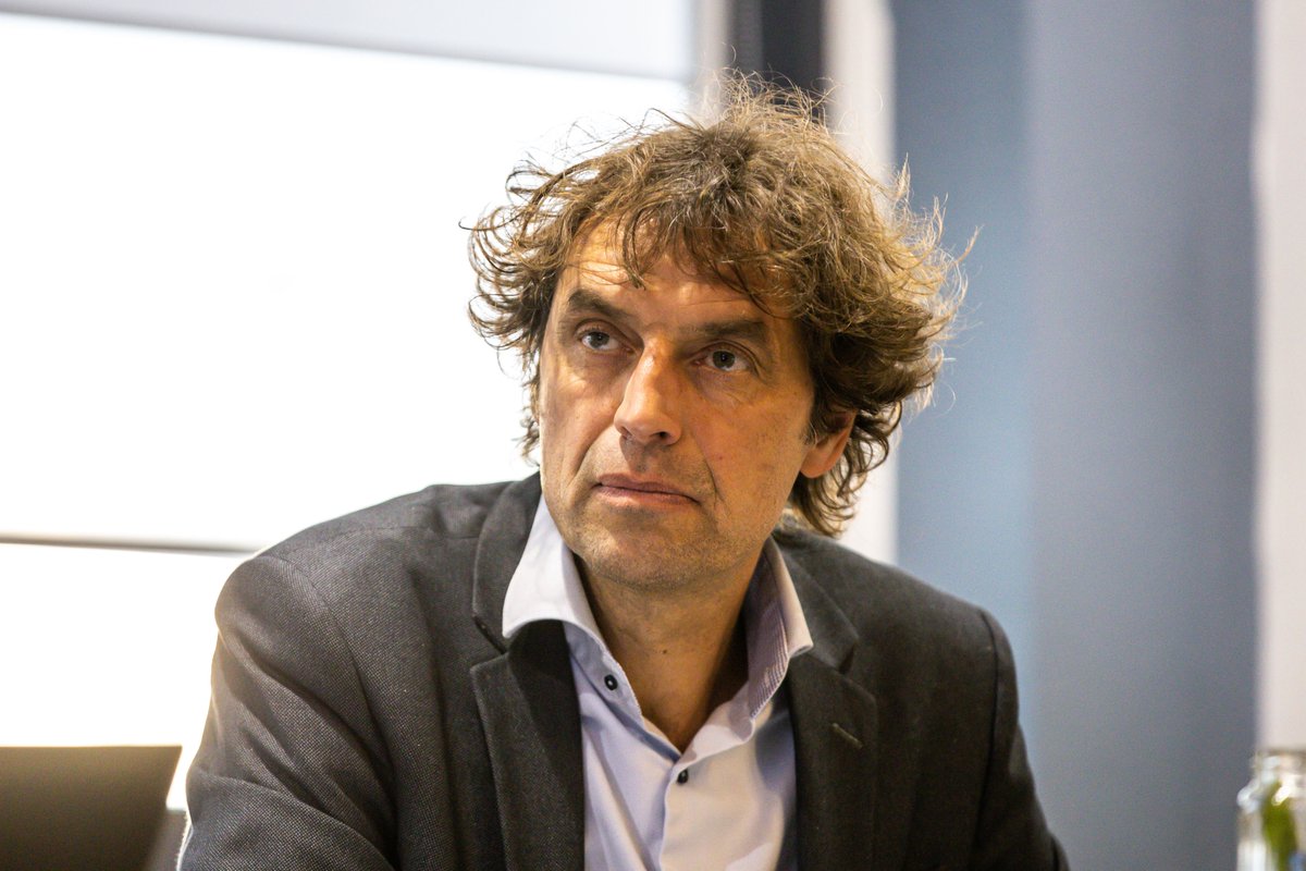 De 4e uitzending van #actieleertv staat live! Deze keer over #Levenlangleren in tijden van crisis. <a href="/Marcvdrmeer/">Marc van der Meer</a> vertelt meer over dit onderwerp. Daarnaast te gast: Suzanne Kruizinga en Tineke de Visser. Leer meer over verzilveren van ervaringen. ➡️actieleernetwerk.nl/artikel/covid-… #ikzorg