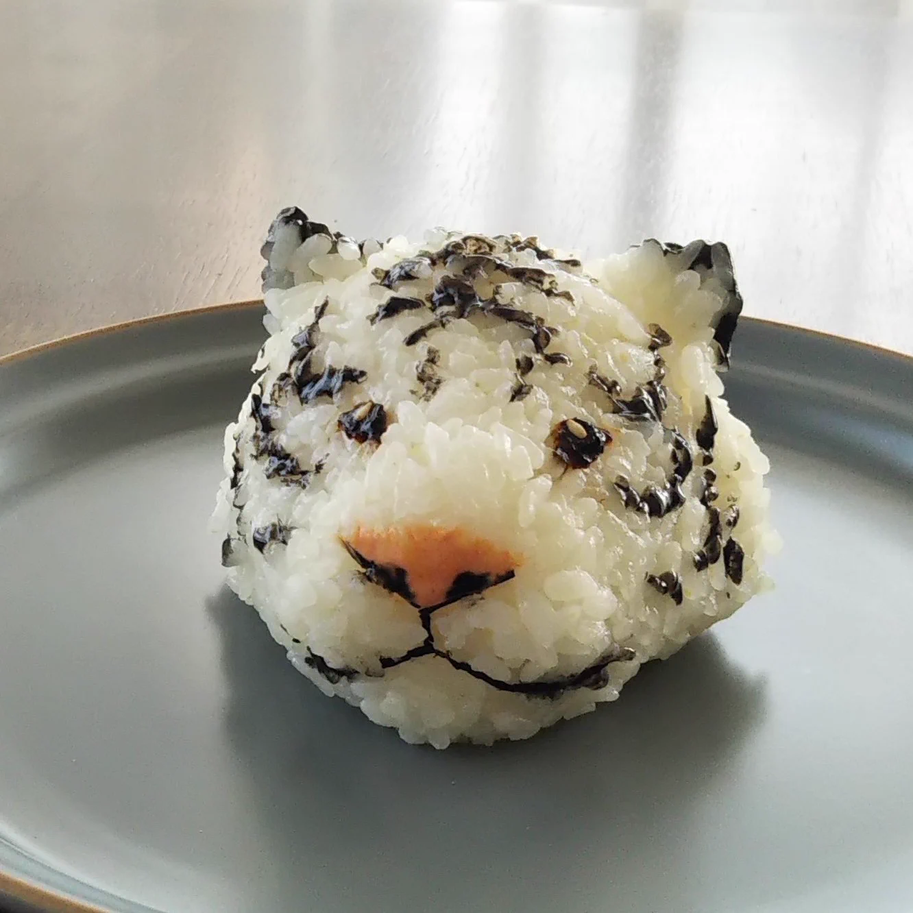 ホワイトタイガーのおにぎりがかわいい。おうち時間で作ってみたいと思う１品です。