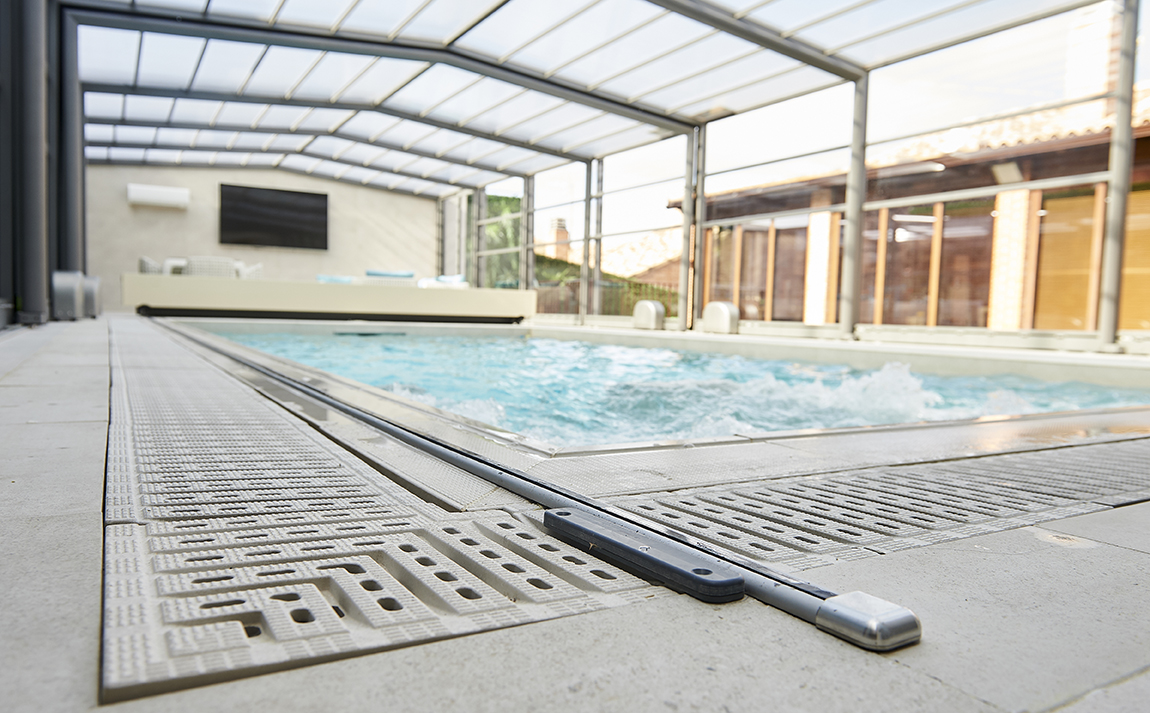abrisud's tweet photo. !Ya no queda nada para que puedas disfrutar de tu #piscina! Si no las tienes cubierta y tienes pendiente ponerla a punto, sigue estos prácticos consejos de la mano de Piscinas lawebdelaspiscinas https://t.co/eeyjxVUrG5 https://t.co/97opt7DmVB