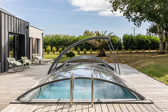 abrisud's tweet photo. !Ya no queda nada para que puedas disfrutar de tu #piscina! Si no las tienes cubierta y tienes pendiente ponerla a punto, sigue estos prácticos consejos de la mano de Piscinas lawebdelaspiscinas https://t.co/eeyjxVUrG5 https://t.co/97opt7DmVB