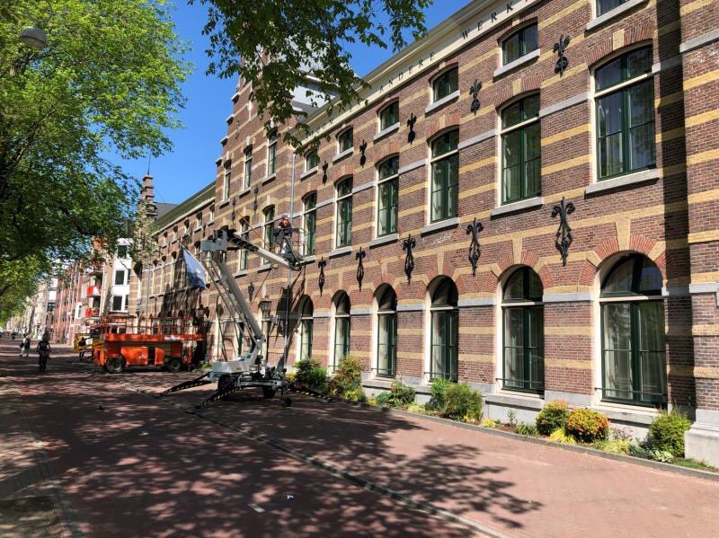 YAYS_AMS's tweet photo. Making sure our buildings look nice and sharp when all of you are coming back to visit Yays again! #TravelTomorrow #TravelTogether #UnlockTheNeighbourhood https://t.co/m703gWrodE