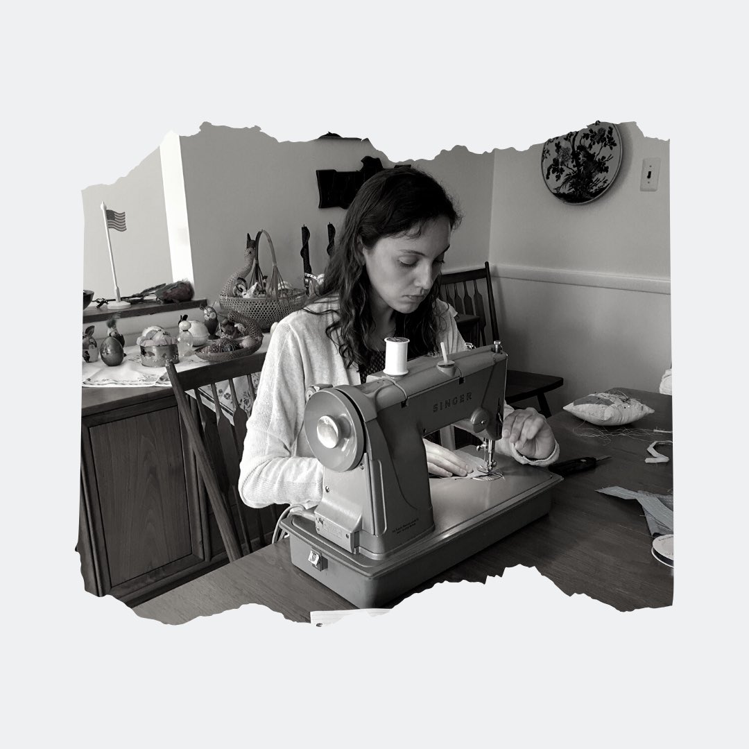 RPCVsServing's tweet image. North Macedonia RPCV Malin sewing masks at home to serve those in need within her community. #PeaceCorps #RPCVsServingAtHome #VolunteersAgainstCovid19