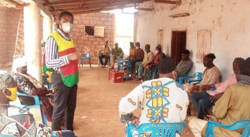 pnv_cameroun's tweet photo. Les EMAPUR de l’arrondissement de Petté dans la région de l'Extrême-Nord  sensibilisent la population dans les différents cantons (Fadare, Malam, et Pette) sur les mesures préventives contre le coronavirus. 
#COVID-19 https://t.co/D043IwMuDK
