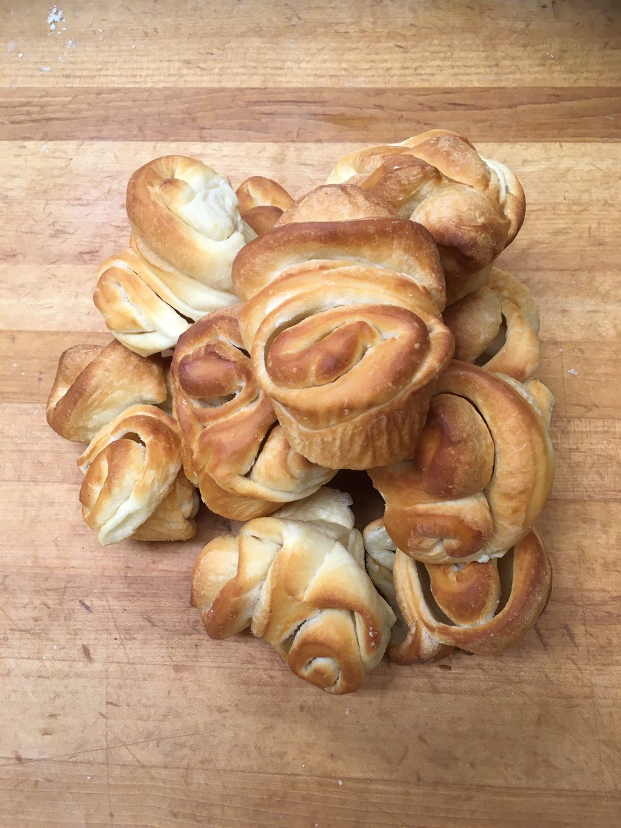 SchnitzBakery's tweet photo. It’s Friday and another weekend is before us! Stop by today to get your bread and buns to make your weekend a fun filled event! We even made butterflake, a customer favorite! Just down from @schnitzdeli https://t.co/4QaFIZbHYX