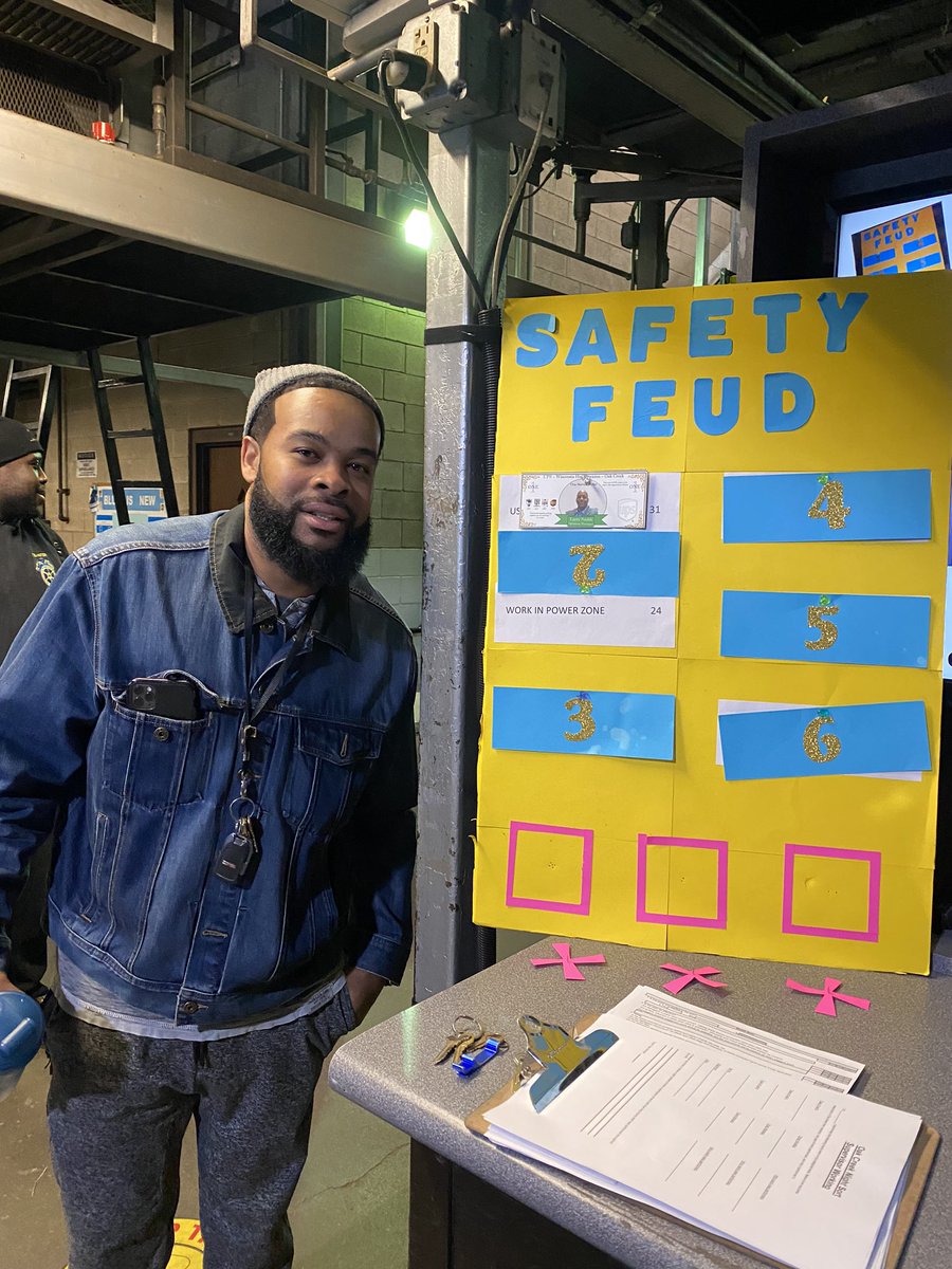 #TargetZeroThursday another successful sort where the night staff at Oak Creek focuses on BAKS! This week we covered shoulders while playing Safety Fued. #NoInjuriesNoCrashes #SafetyAware #UPSersAreThere @Larry_smith23 @Stephanie_Dex @NP_UPSers @VictoriousMicah