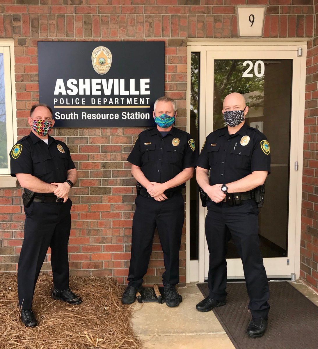 AshevillePolice's tweet photo. Our new South #Asheville Patrol District (David) has a new resource center! We've moved from our co-location with Skyland Fire to 9 Walden Ridge Dr.! The location, like all resource centers, isn't staffed 24/7, as officers spend most of their shifts out &amp; about in the #community. https://t.co/87USOUAvQS
