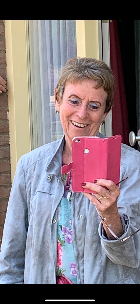 GemLochem's tweet image. Betsy van Huizen-Witteveen uit Gorssel ontving vanmorgen ook een Koninklijke onderscheiding als Lid in de Orde van Oranje-Nassau. Zij heeft zich jaren ingezet voor onder andere VV Gorssel, de KNVB, Stichting IJsselwijs, de Sportraad en ZoZijn. Betsy, van harte gefeliciteerd!