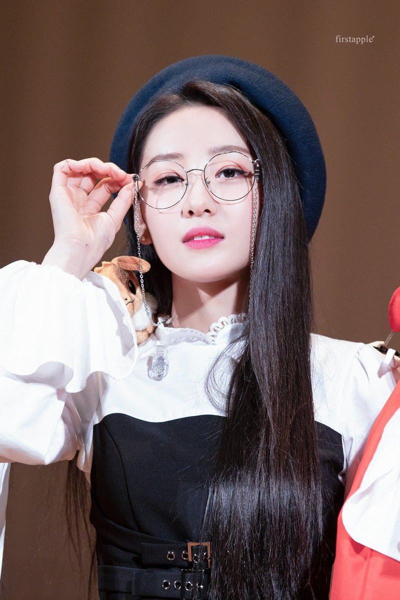 Thread by @jinns0ul, loona members with glasses (a thread) heejin ...