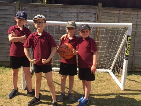 FoxHill_Primary's tweet photo. The Fox boys are being put through their paces this morning with a workout led by their dad. 
@thebodycoach 
#PEwithDAD https://t.co/yDP7A69Kww