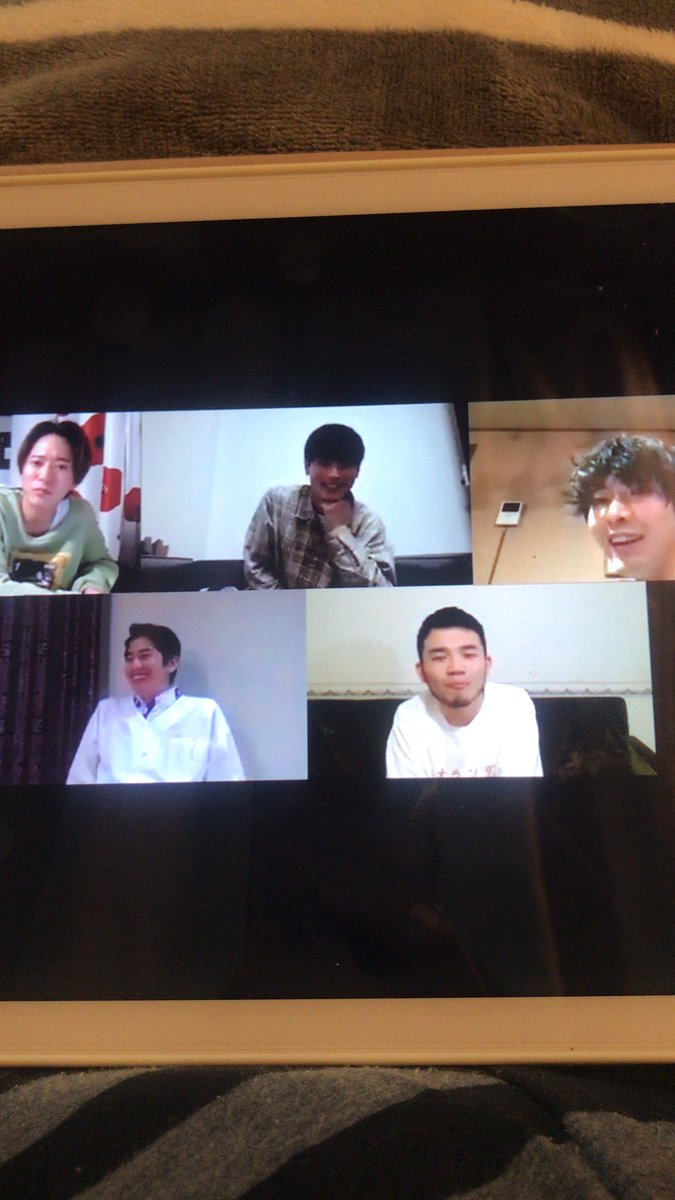 松岡ひとみ シネマパーソナリティ على تويتر はじまってますよ 外出自粛応援映画 きょうのできごと A Day In The Home 完全リモートで撮影 制作される テレワーク映画 です 5 6まで 出演 柄本佑 高良健吾 永山絢斗 アフロ 浅香航大 有村架純 監督 脚本