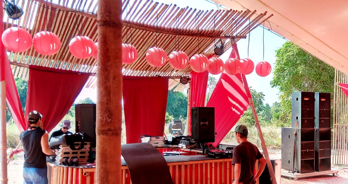 Turn the clock back to the @Wonderfruit festival where our XY and XPRS series provided quality sound at the Forbidden Fruit stage. Find out more here: bit.ly/2Vttryg c/o: @rainbow_disco