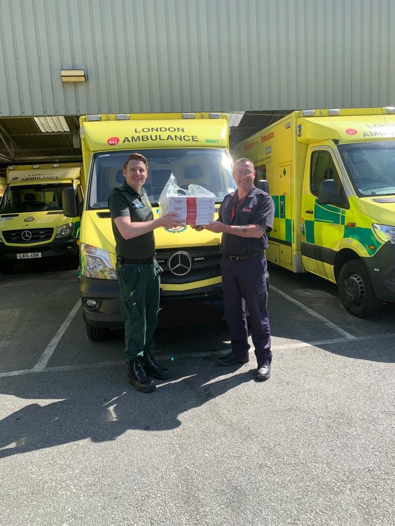 LFBSouthwark's tweet photo. Throwback to yesterdays @krispykremeUK donation, we were delighted our crews who are currently working with the @Ldn_Ambulance got to grab a treat! #ReadyWillingAble It maybe sunny outside but all please #StayHomeSaveLives! https://t.co/oNCuj8lX8t