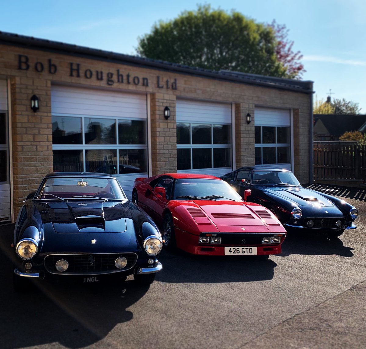 GTO and friends <a href="/bobhoughtonltd/">Bob Houghton Ltd</a> #ferrarispecialist #thecotswolds #fridaymotivation #staysafe