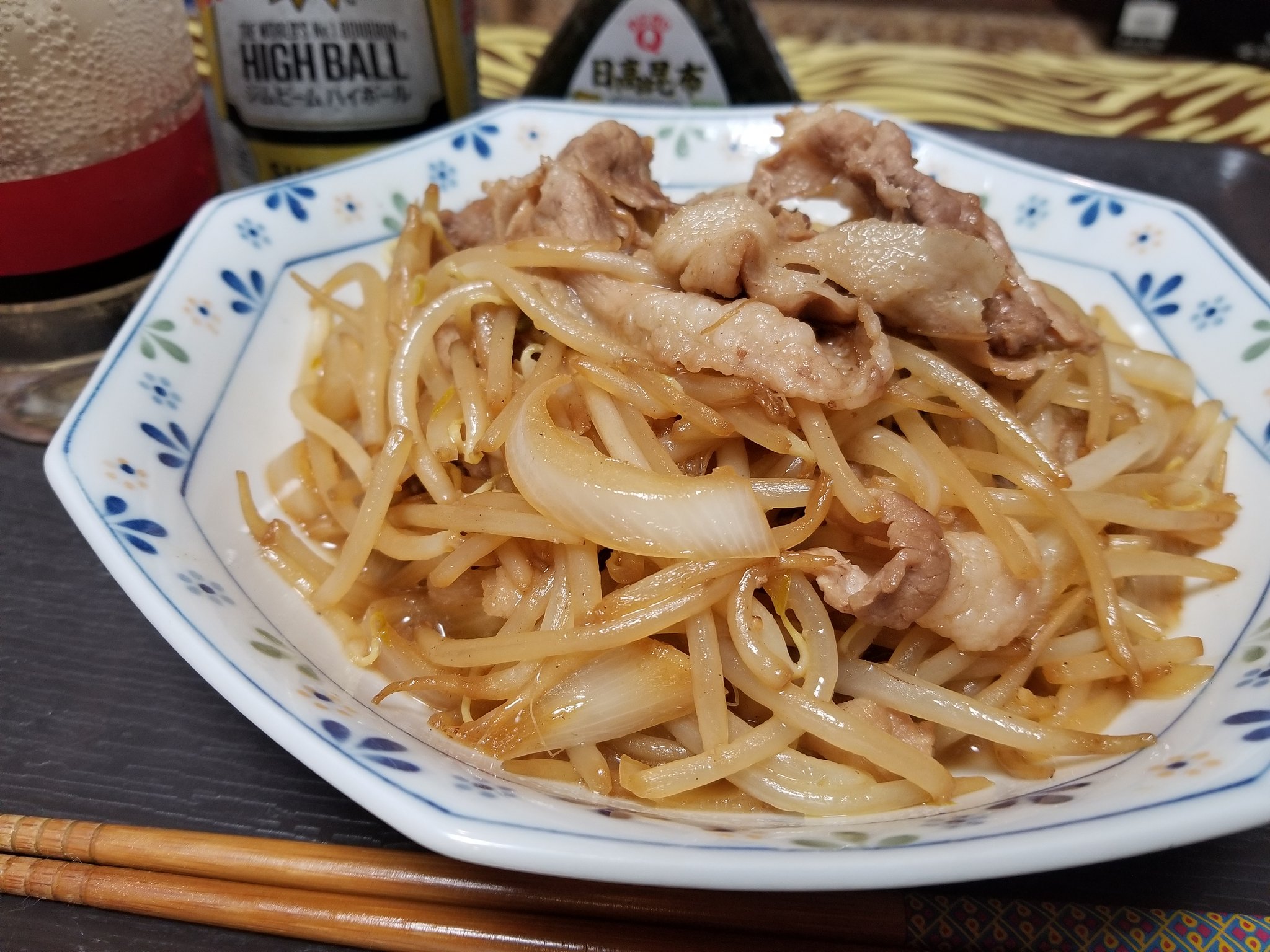 R Take もやし炒め 真の価格の優等生もやし 玉ねぎに 78円の豚の切り落とし 味付けはチューブニンニク 味塩胡椒 味覇 醤油 酒 味醂 味の素 野菜高騰の今を救ってくれる献立 ゝ 簡単やしたまに食べると美味いなぁ T Co 0c0lxldshk Twitter