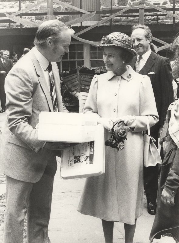 scotfishmuseum's tweet photo. This fifty Friday we have a royal visit, a photograph of HRH Queen Elizabeth II, the Queen is pictured in our Museum courtyard. ANSFM: 2010.120.1
#sfm50 #fiftyfridays #museums #collections #history #royal #GoIndustrial https://t.co/uyXP101iFv