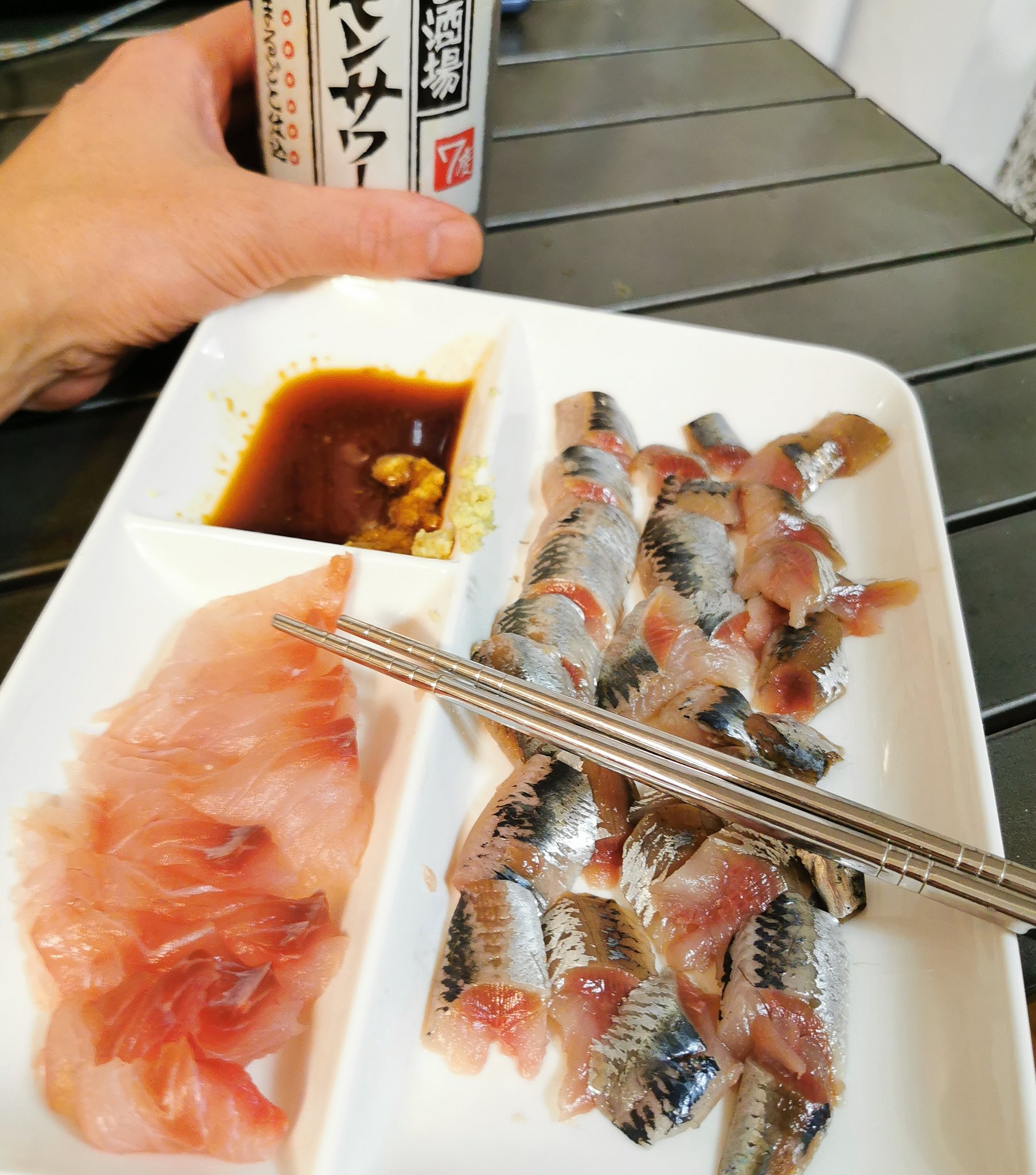 ダニオの日常 東京転勤編 イワシ グレ刺身 自粛中 生ワサビで魚食べるとホンマ旨い イワシは昼購入したので チョット鮮度が落ちたが旨い そろそろクエとか超高級魚も回って 来るんじゃ と少し期待 ツイッター晩酌部 ツイッター料理部