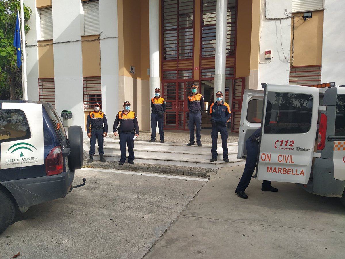 iesguadalpin's tweet photo. Queremos dar las gracias a Protección Civil @PC_Marbella @Ayto_Marbella e Istán, y al ayuntamiento de @AytoOjen , que han colaborado con el #ProyectoOrUs del @iesguadalpin repartiendo los ordenadores 💪💪🖥️🖥️ https://t.co/Wm8Ju59q0y