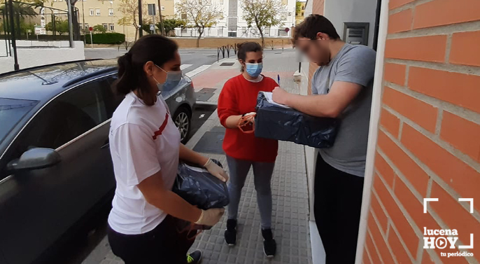 amfelucena's tweet photo. El @AytoLucena en colaboración con @amfelucena , @inf_Solidaria y @AcuarelaBarrios reparte ordenadores y tablets a 115 escolares en situación de vulnerabilidad.

Mas información aquí https://t.co/aXjeMFz2gP https://t.co/VSvjnFQsy4