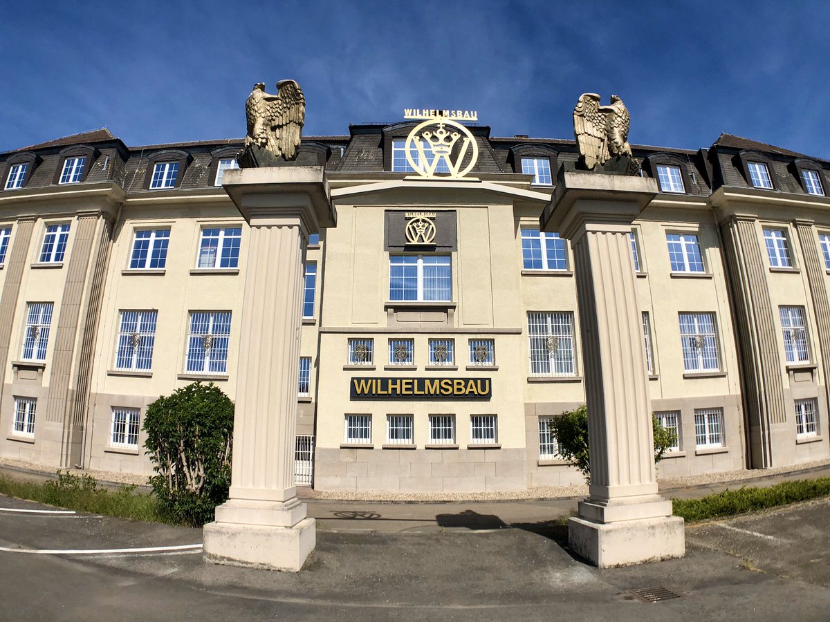 museumtechnik's tweet photo. Unser Museum Wilhelmsbau feiert diesen Monat Jubiläum 🎉 Vor 20 Jahren wurde das Museum geöffnet. Es gehört zum #technikmuseumspeyer und zeigt unter anderem Moden und Accessoires aus den #20er bis #50er Jahren, #Orgeln, Ausstellungen der #Lindenstrasse uvm. https://t.co/i2lTgsh7xU