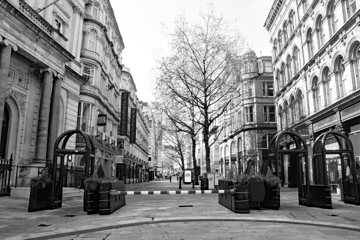KCiPhotography's tweet photo. A glimpse of lockdown in Birmingham 

#Birmingham #lockdownextension #quiet #StaySafe #coronavirus #blackandwhite #birminghamcity https://t.co/b7S4dFGNVd