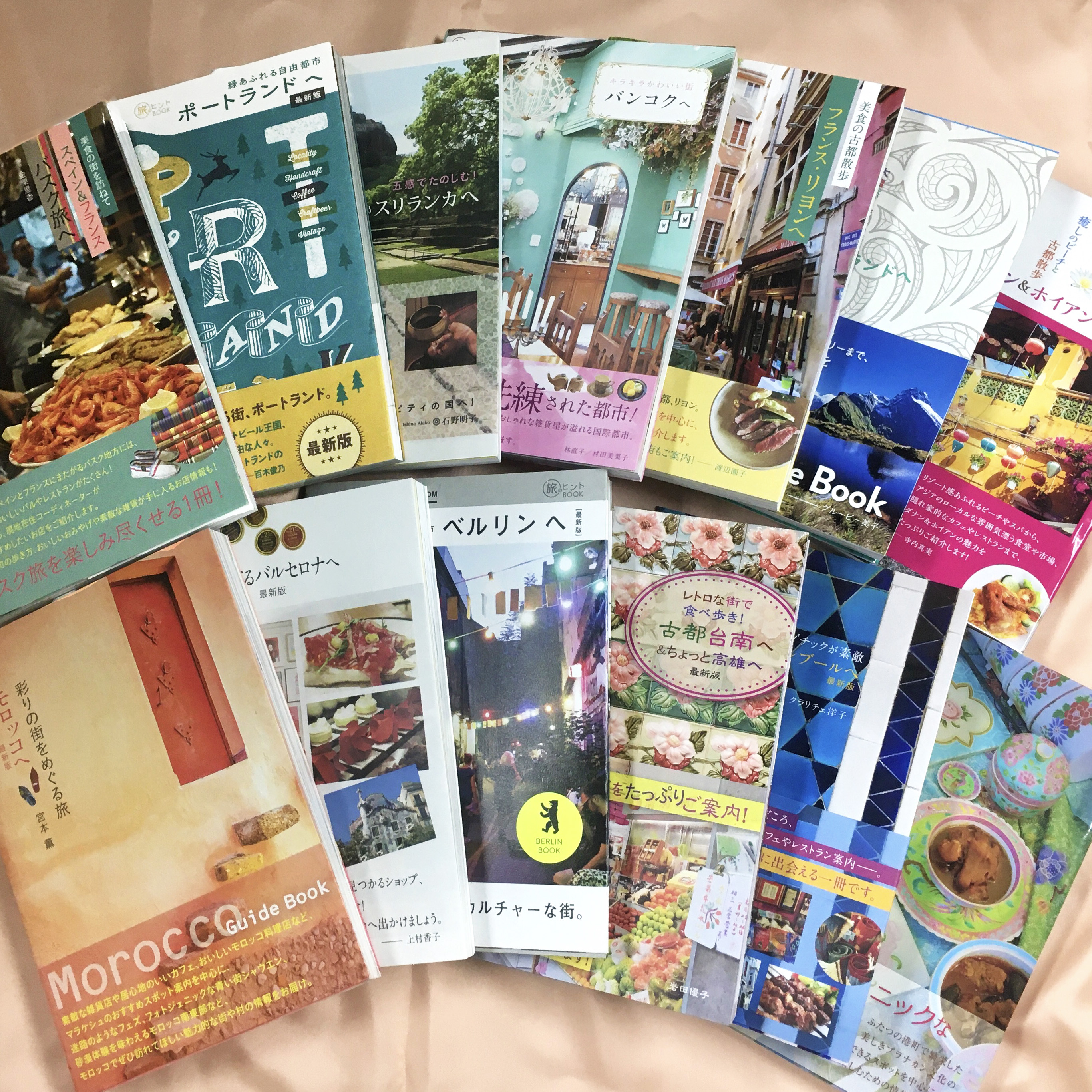 旅のヒントbookシリーズ 当旅本シリーズ ようやく Snsはじめます 旅に行けない今 手のひらの中で ココデハナイドコカ に思いを馳せて 妄想しちゃってください 旅のヒントbook イカロス出版 Ikaros 妄想旅行 脳内旅行 お家で旅気分 海外