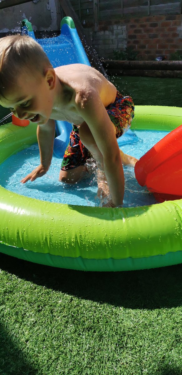 ZaraW94's tweet photo. @sheltoninfants Jack has been enjoying the sun playing in the pool @sheltoninfants https://t.co/S2E1daKWDE