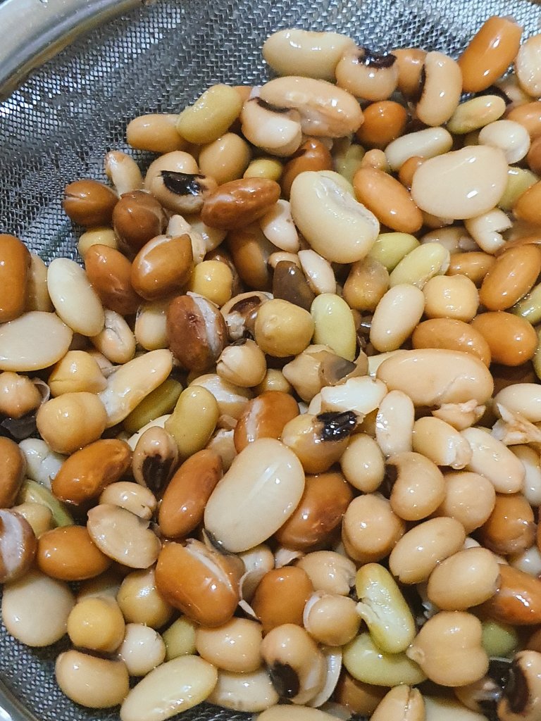 step 2: choose your beans- this thread started because there were no chickpeas left at the grocery so now we're making hummus with a can containing all* the beans- drain the water and wash off the caking agent they put in bc that shit's gross