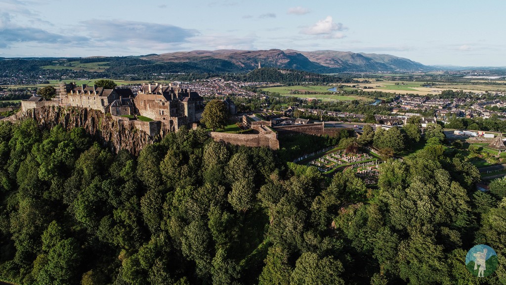 travelwithakilt's tweet image. Last one for today, will have to continue the photo requests into the weekend as I'm nowhere near done! Stirling Castle with a view of the Ochil Hills and Wallace Monument to the north. #Scotland @LyonsEdTech
