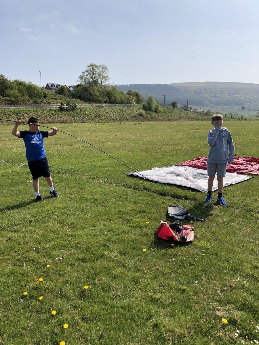 IDS_Mrs_Evans's tweet photo. Blessed with incredible teams of staff, committed to providing wonderful activities in the @HubIDS today. #tentbuilding #gardening
#distancelearning https://t.co/1AVuEtEUHI