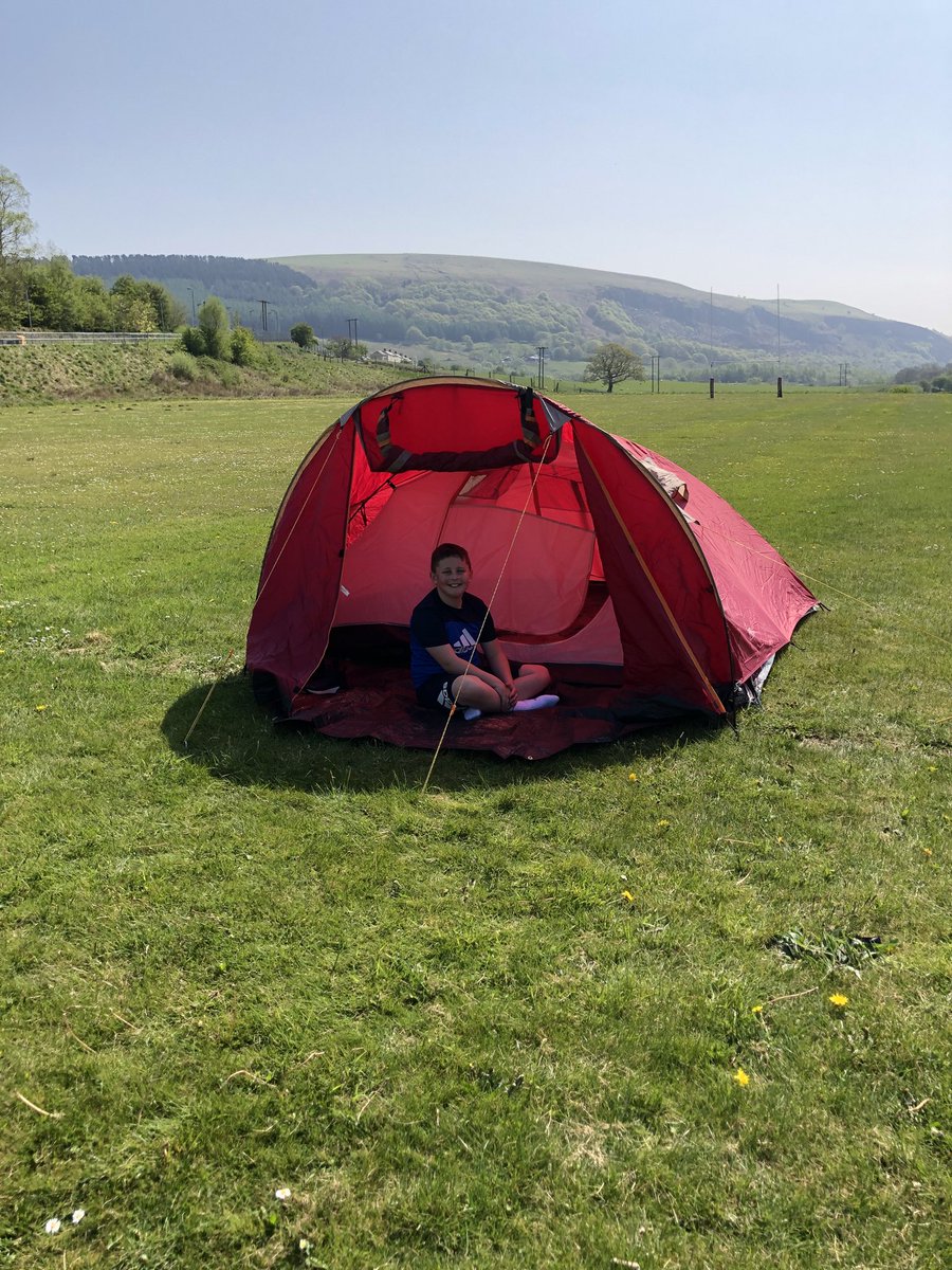 IDS_Mrs_Evans's tweet photo. Blessed with incredible teams of staff, committed to providing wonderful activities in the @HubIDS today. #tentbuilding #gardening
#distancelearning https://t.co/1AVuEtEUHI