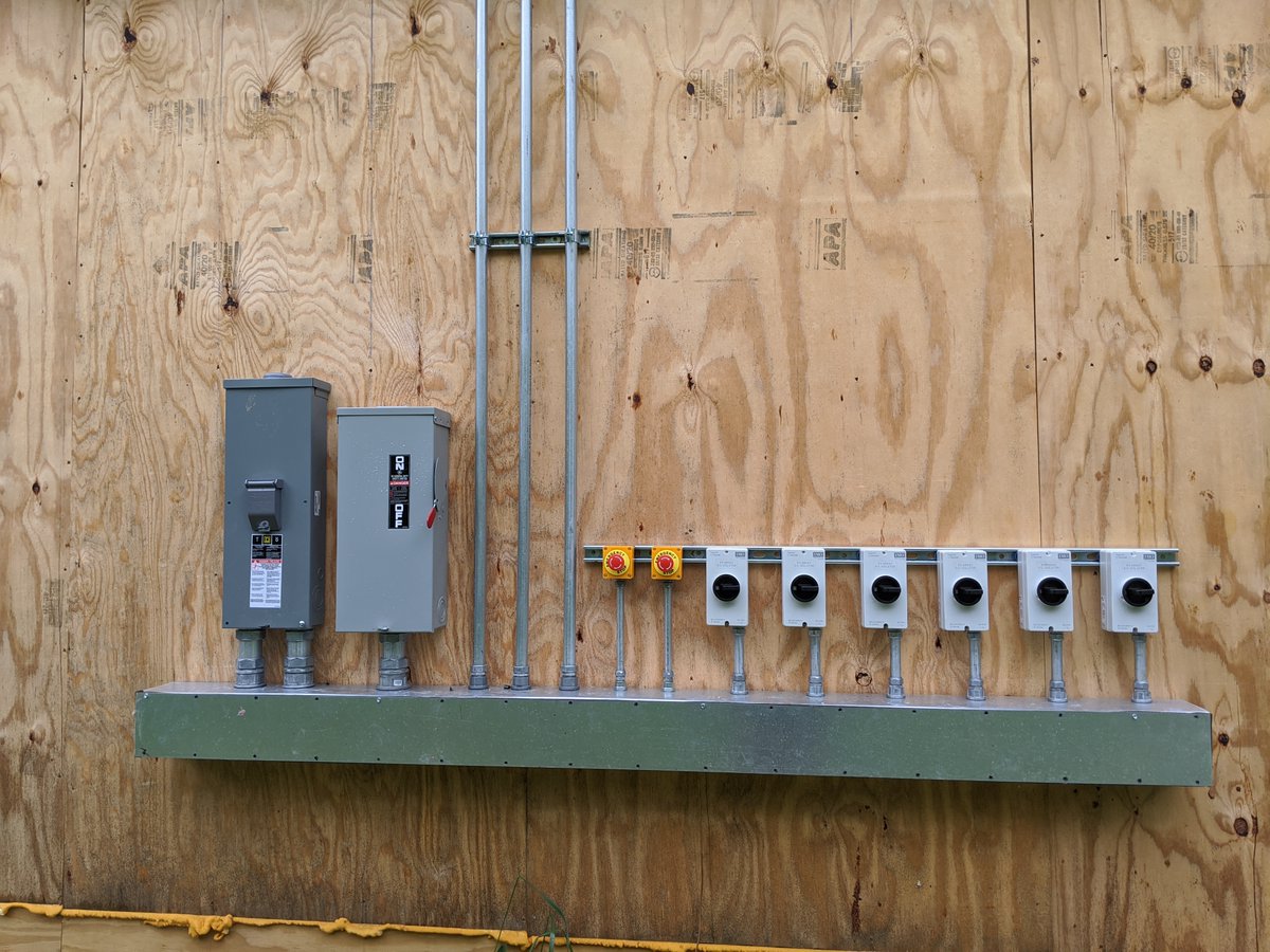 PractPrepLLC's tweet photo. A dual sol-ark 12k, #offgrid installation in the works. Will be bringing this same set-up to my own home soon!
#engineer775 #practicalpreppers #offgridliving #solarenergy #solarpower #renewableenergy https://t.co/78hS2f0Pzd