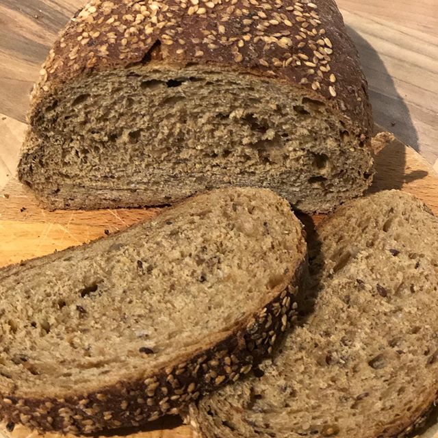 Pan de sarraceno multicereal (lino, sarraceno, centeno e integral) Elaborado con harinas ecológicas y masa madre. Respetando el tiempo de fermentación necesaria para hacer un buen pan. Lo puedes encontrar en nuestra tienda de Montequinto o en la tienda de Pan y Piu en el…