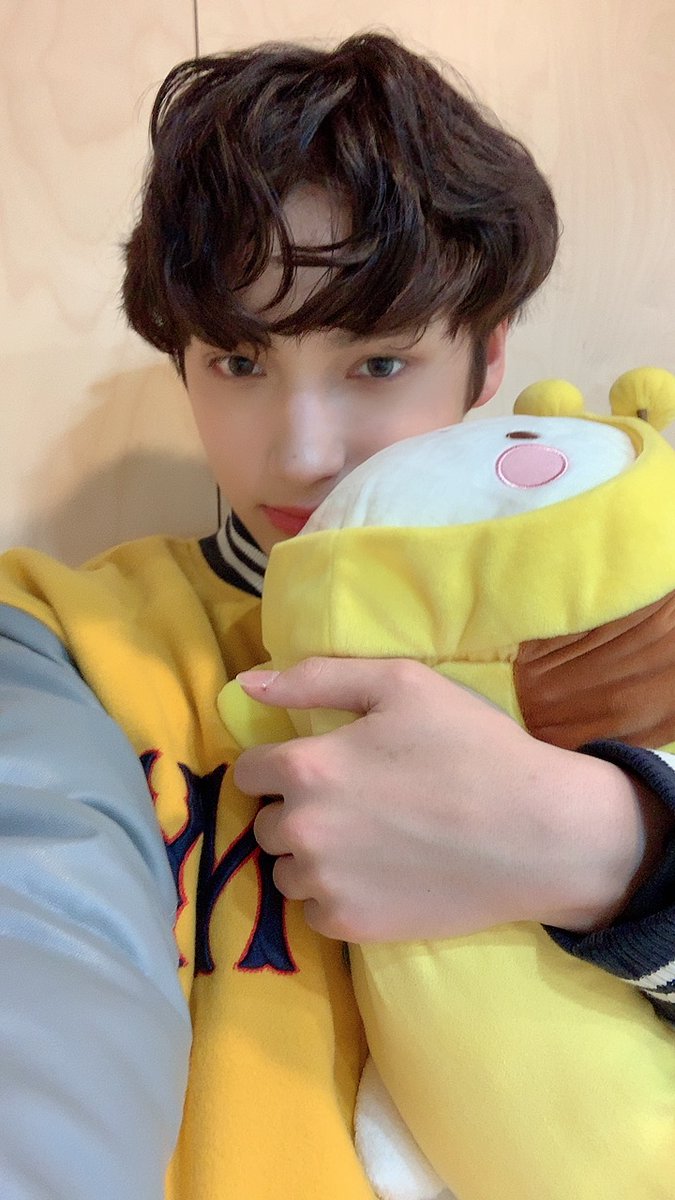 TXT_members tweet picture