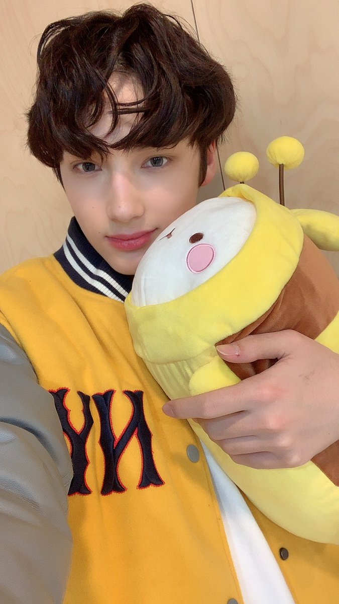 TXT_members tweet picture