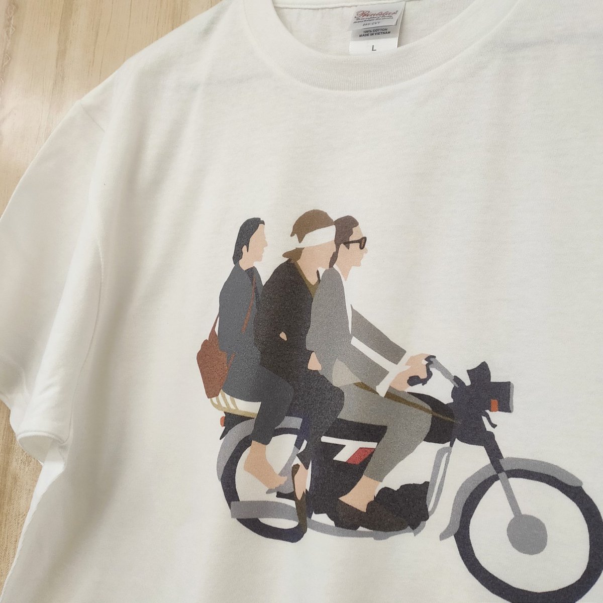 Hoimi Tシャツ屋さん Pa Twitter 映画がモチーフのイラストアートtシャツ Designed By Panicjunkie こちらのボディは 5 6オンスのtシャツになります ほどよい厚みとしっかりした作りで夏も着やすく 長く着ていただけますよ T Co Ondofcac6j デザインt