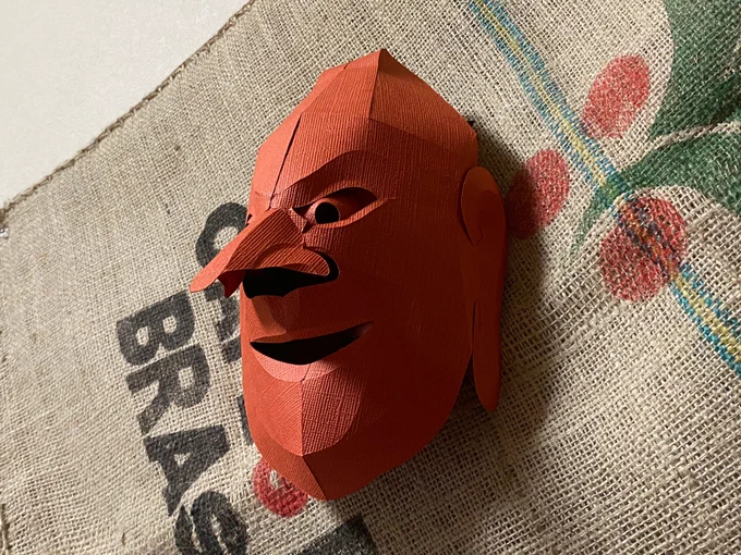 伎楽面酔胡王をペーパークラフトで作ってみました。
参考にしたのは正倉院所蔵のお面。久しぶりの紙工作は手こずりました。

YouTubeでメイキングを公開してます。BGMも自分で作ってみました。
https://t.co/294x1BJiKh 