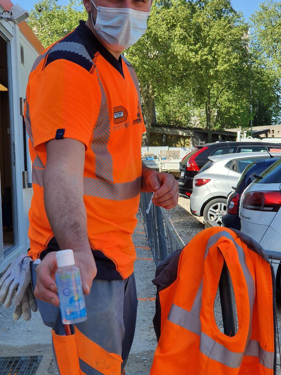 Petite visite  sur le site de l'O, futur centre aqualudique d'#Orléans. Le chantier a repris cette semaine, dans d'excellentes conditions et les équipes sur place sont très vigilantes. Merci aux entreprises et à leurs employés pour leur sérieux et leur professionnalisme !