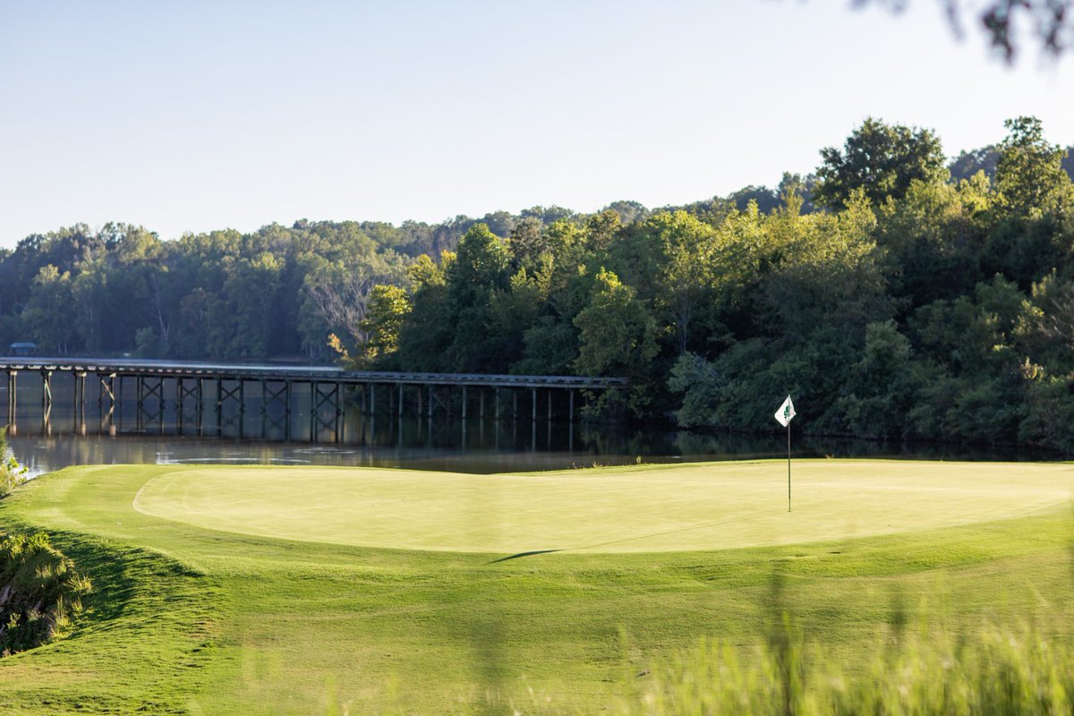 TNTurfClub's tweet image. Senior Spotlight:
Congratulations to @EllerTyler on being a 2020 @UTPlantSciences graduate! Tyler has accepted a position as Assistant Superintendent at Tennessee National Golf Club in Loudon, TN! #UTgrad2020 #TNTurf @UTturfgrass