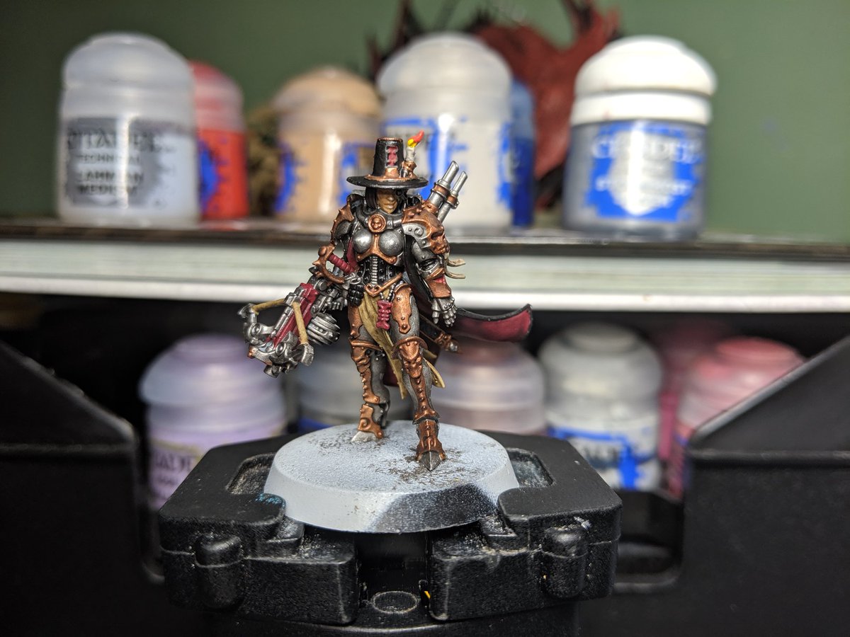 Twilight_Minx's tweet image. Holy moly I actually managed to finish a model 😮😍 
Pictures with less harsh light below! #Warmongers #greyfax #PaintingWarhammer #warhammer40k @WarComTeam