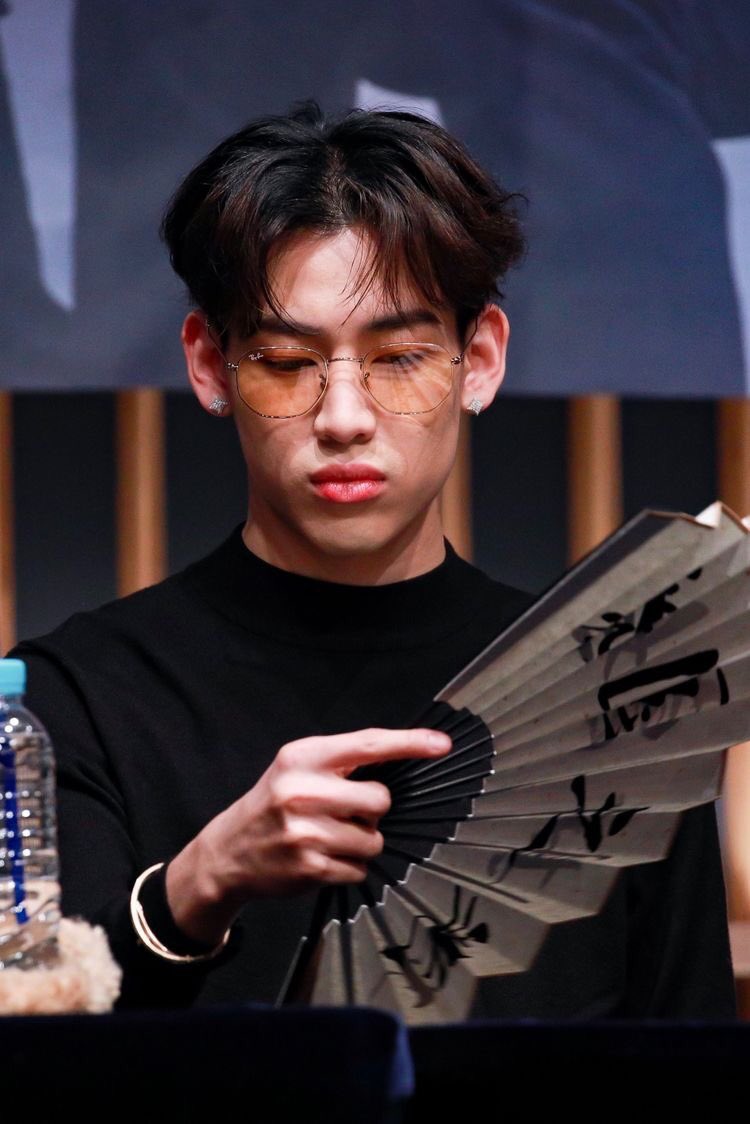 how can bambam be so cute and hot at the same time 