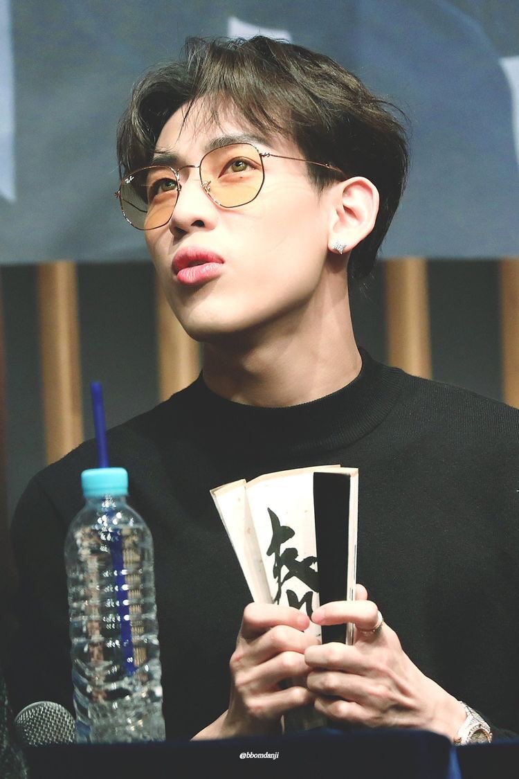 how can bambam be so cute and hot at the same time 