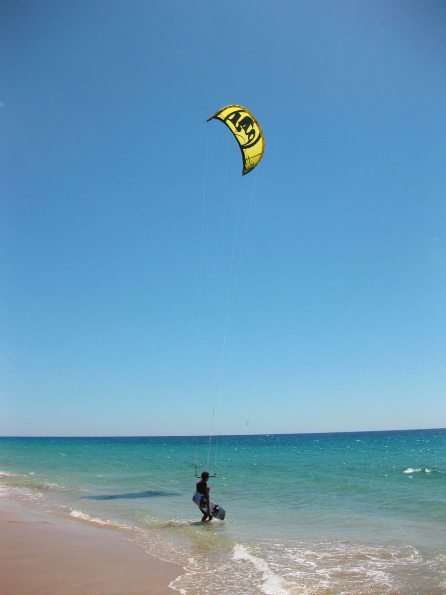 It can go faster than most boats, but at the same time it isn`t hard to learn - an average person need 5-6 lessons and you don`t have to be fit to start, but you will def get fitter. #kitesurfing #wellness #befit