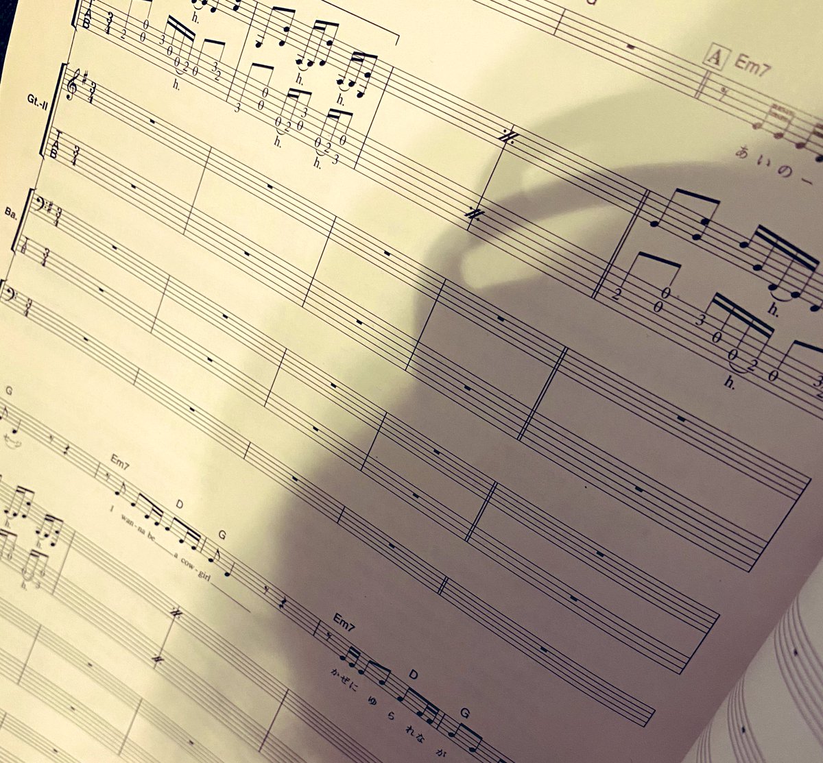 Mako そしてギターを練習なう 曲はラブサイケデリコのthese Days 大学の時に初めて弾き語りをした曲である 指引きしながら歌うの難しかったような気がするなぁ 頑張ってたなぁ えらい