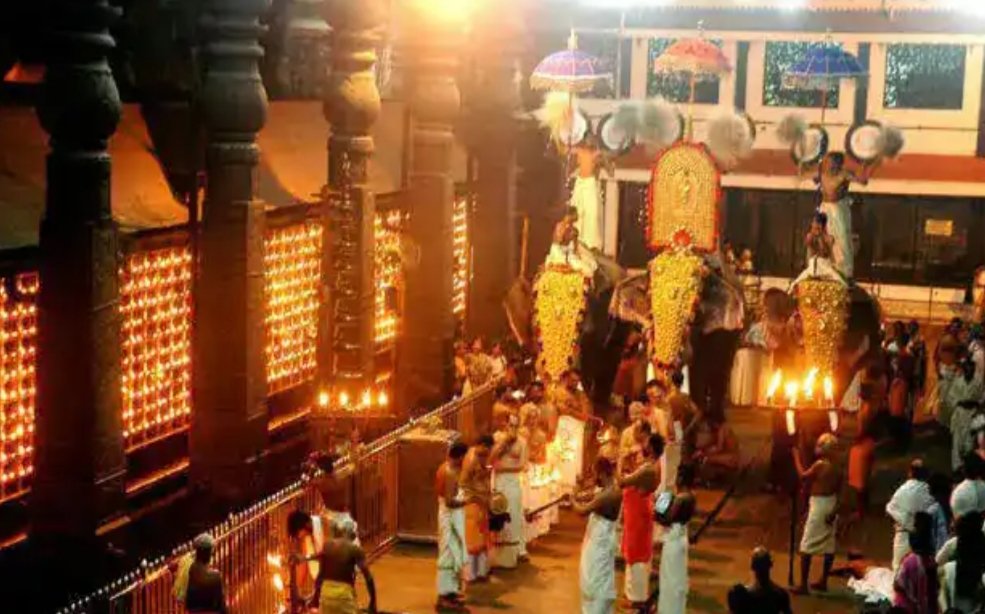 सबसे बड़ा शंख : विश्व का सबसे बड़ा शंख केरल राज्य के गुरुवयूर के श्रीकृष्ण मंदिर में सुशोभित है, जिसकी लंबाई लगभग आधा मीटर है तथा वजन दो किलोग्राम है। @anuradhagoyal  @HinduTempleLive