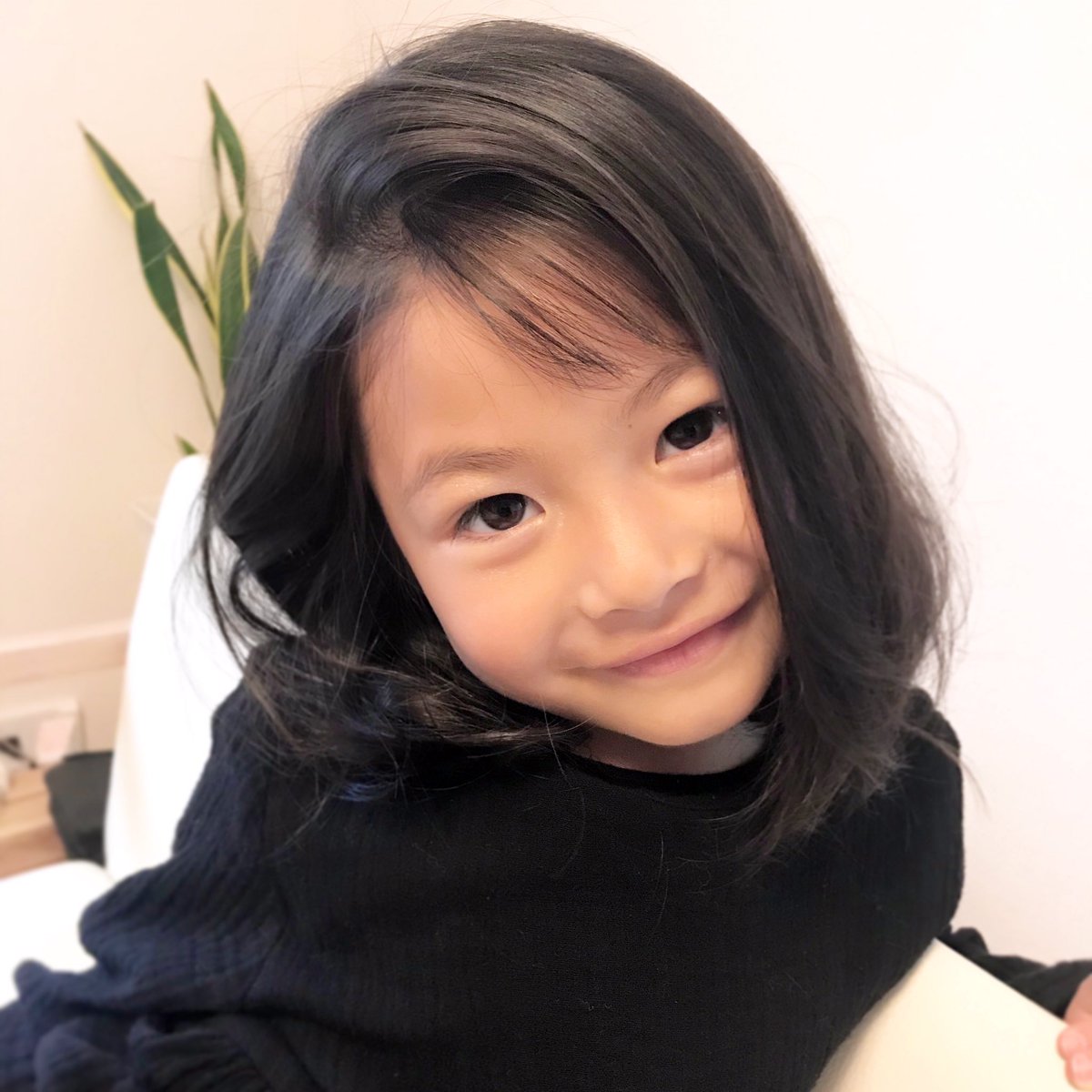 Aiko ホームカット 3年ぶりに前髪作った 薄く作って かきあげも出来るダブルバング 大人でも出来ます 娘 5歳 女の子 前髪 シースルーバング ダブルバング おうち時間 Aiko ホームカット 3年ぶりに前髪作った 薄く作って かきあげも出来るダブルバング 大人でも出来ます 娘 5歳 女の子 前髪 シースルーバング ダブルバング おうち時間