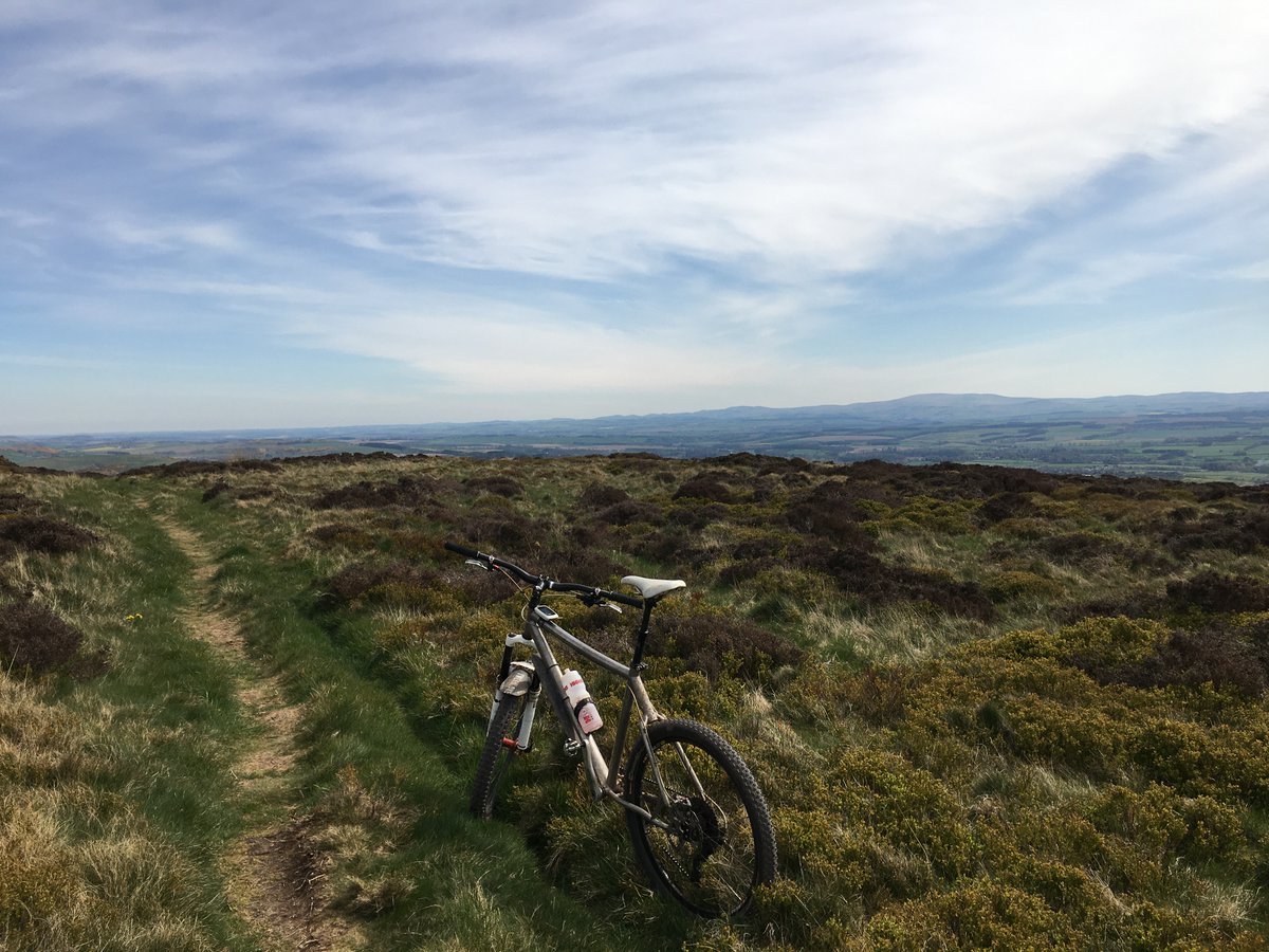 Bruce83692351's tweet photo. @binstedman @WeAreCyclingUK Rebuilt my old 456Ti with lighter tyres etc.
#lunchexercise https://t.co/BS0rD7x9FZ