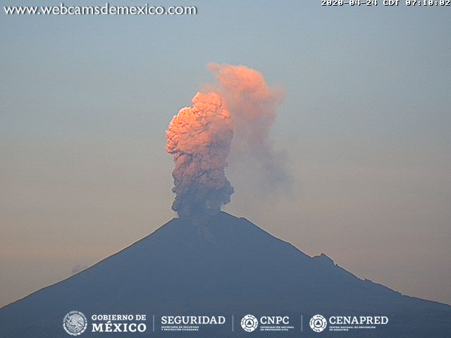 webcamsdemexico's tweet photo. Así la explosión del Volcán #Popocatépetl hace unos minutos, 7:09 hrs. Vista San Nicolás de los Ranchos #Puebla. Vía @jabed1. 

#QuédateEnCasa y viaja por México desde https://t.co/DvlEbVFikV https://t.co/dMJvz8aGWT