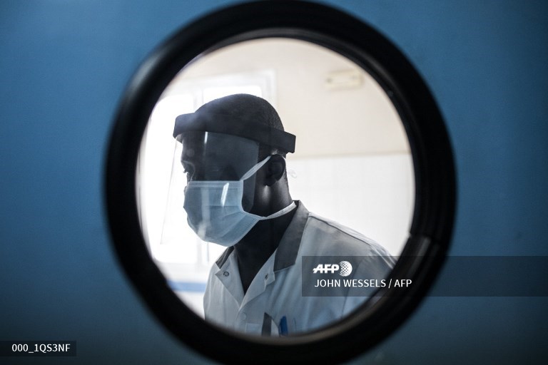 AFPphoto's tweet photo. #Coronavirus #COVID19
#Senegal 
A ward at a Dakar hospital housing suspected COVID-19 coronavirus cases. 
https://t.co/uD4Wc4w1Qo
📸 @wesselsjohn1 #AFP https://t.co/YlOHVdKGpd