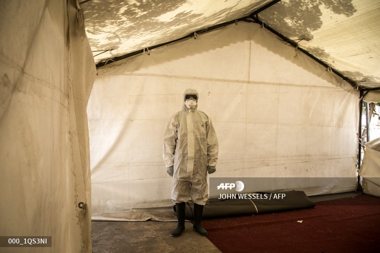 AFPphoto's tweet photo. #Coronavirus #COVID19
#Senegal 
A ward at a Dakar hospital housing suspected COVID-19 coronavirus cases. 
https://t.co/uD4Wc4w1Qo
📸 @wesselsjohn1 #AFP https://t.co/YlOHVdKGpd